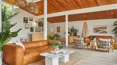 The June Motel Sauble Beach | Lobby and shop
