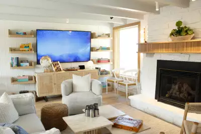 The lounge at The Beach Motel, Southampton, Ontario