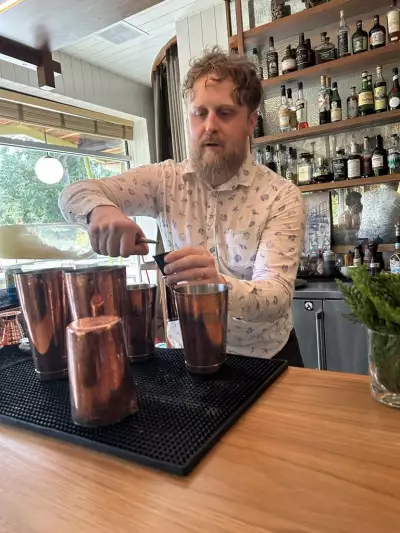 Hotel Zed Tofino | Bar manager Carl Hamilton fixes us a drink at Roar