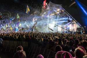 Bucket list ideas for travellers | Glastonbury Festival Pyramid Stage