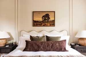 We check out a Nordic spa hotel in Caledon | The bed inside a suite at The Liberty Inn We check out a Nordic spa hotel in Caledon | The bed inside a suite at The Liberty Inn