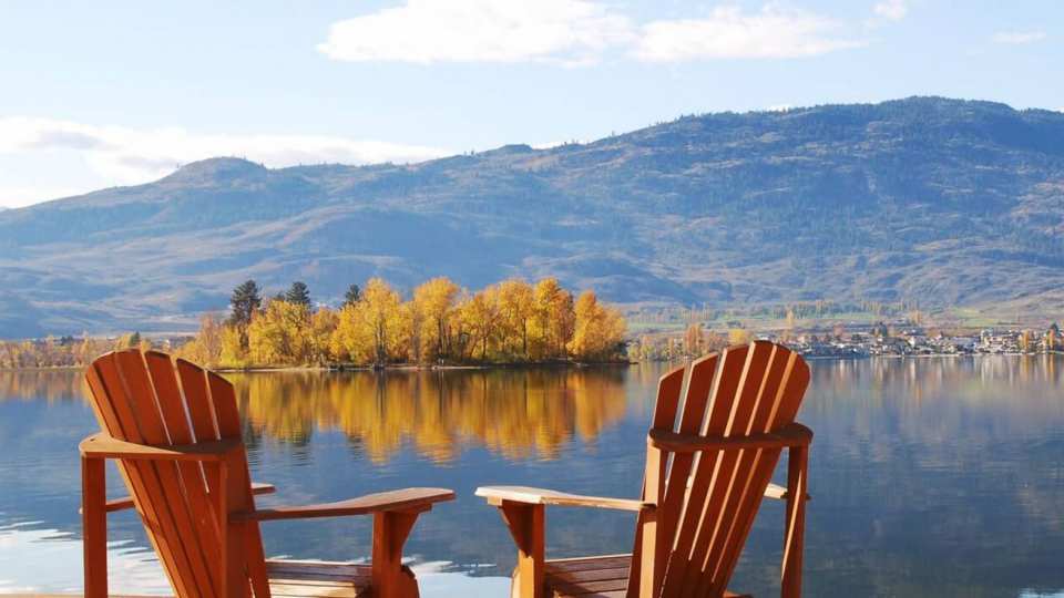 The best wineries in Osoyoos and Oliver British Columbia | Overlooking Osoyoos Lake