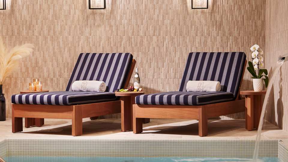 124 on Queen Hotel and Spa | Loungers by the pool at The Spa at Q