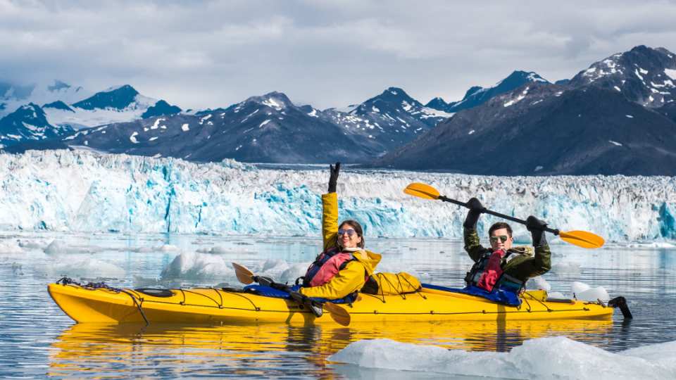 Outdoor Adventure Show, Toronto | Two people kayaking in the Arctic