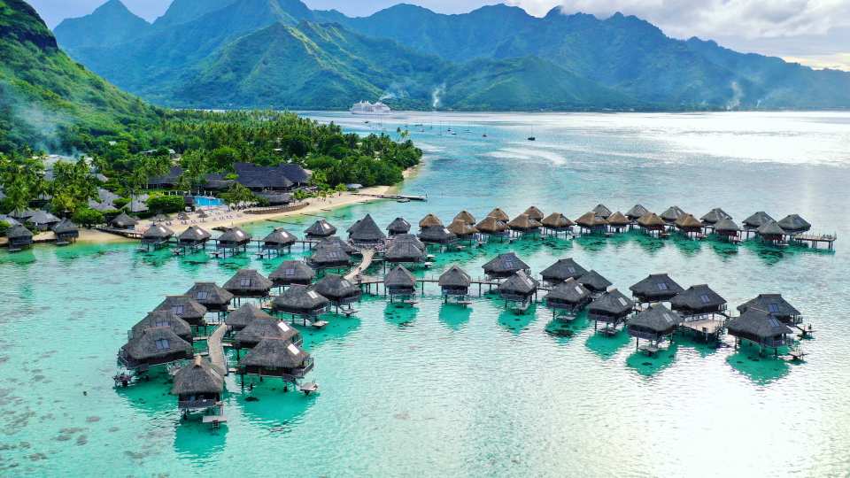 Overwater Bungalows in Mo'orea French Polynesia