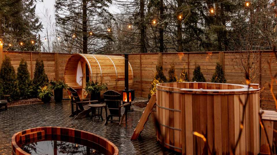 We check out a Nordic spa hotel in Caledon | The Liberty Inn spa with hot tub, sauna and cold plunge