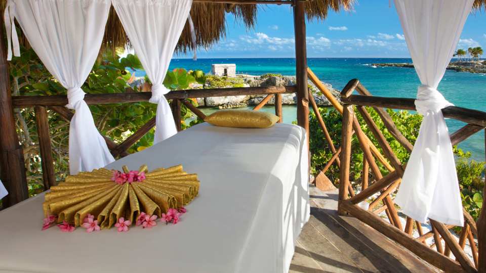 A beachfront massage at the Grand Sirenis Cancun