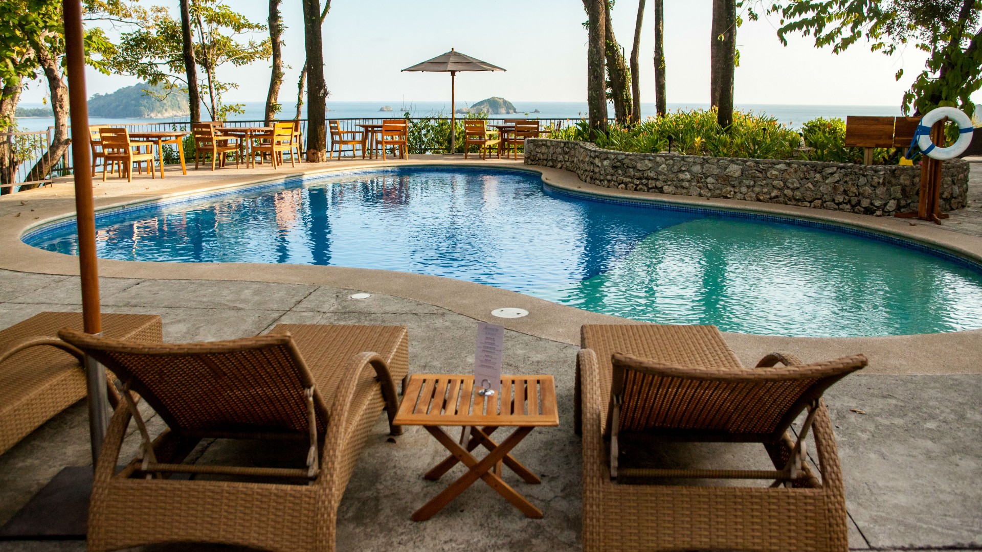 Room Service Arenas del Mar Beachfront & Rainforest Resort Manuel