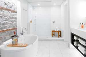 Cold plunge in Kingston | A bathroom inside a guestroom at the Frontenac Hotel