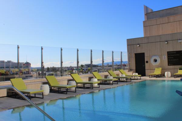 The rooftop pool at Hotel Indigo Los Angeles Downtown