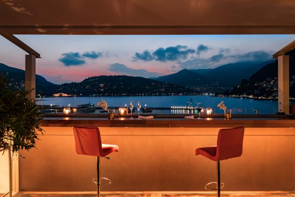 Best honeymoon destinations | A night view from the Infinity Bar at Vista Palazzo Lago di Como