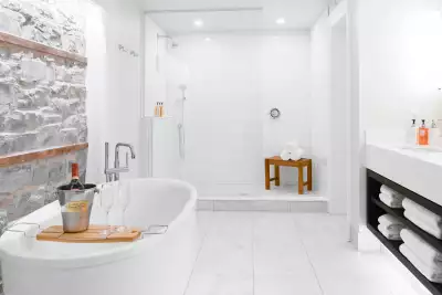Cold plunge in Kingston | A bathroom inside a guestroom at the Frontenac Hotel