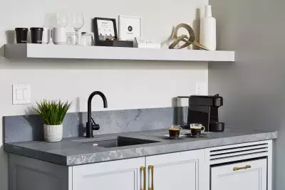 124 on Queen Hotel and Spa | A kitchenette inside a guest room