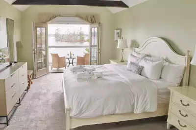 The Executive Waterside Loft at Rawley Resort Marina & Spa, Port Severn