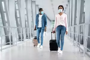 Travel tips | People walking through the airport with luggage