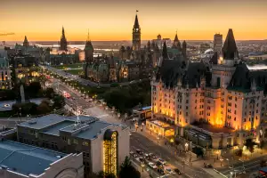 What to do in Ottawa on a weekend trip | The Fairmont Ch&acirc;teau Laurier and Parliament Hill
