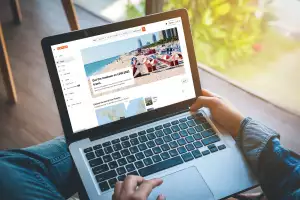 Someone using Kayak's Best Time to Travel tool on the computer