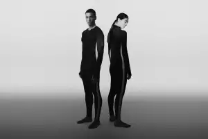 A man and a woman wearing the icebreaker Merino 200 Oasis+ Thermal Suit
