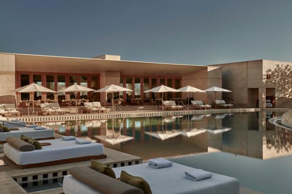 Best honeymoon destinations | The pool at Amangiri in Canyon Point, Utah