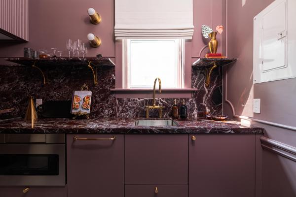Hotel Julie in Stratford | Marble details in the kitchen in Flat 3 at Hotel Julie
