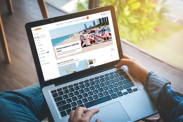 Someone using Kayak's Best Time to Travel tool on the computer