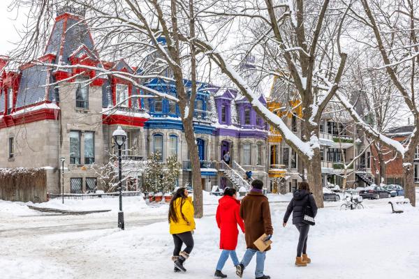 Montréal vegan restaurants | A group of friends walking outside in Montréal