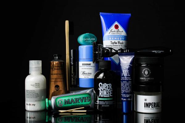 AirBjörn travel toiletry kit items