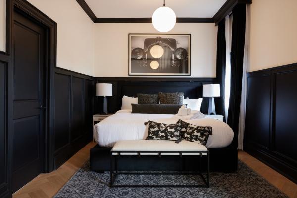 The Dorchester Hotel in Collingwood | A guest room at The Dorchester Hotel