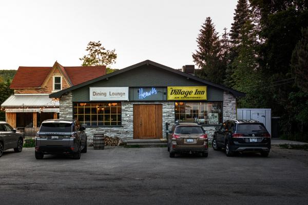 Grey County | The exterior of Heart's Tavern in Grey County
