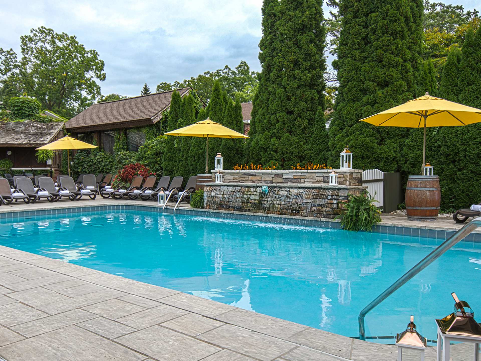 Best Toronto spas | Outdoor pool at Pillar and Post Inn & Spa