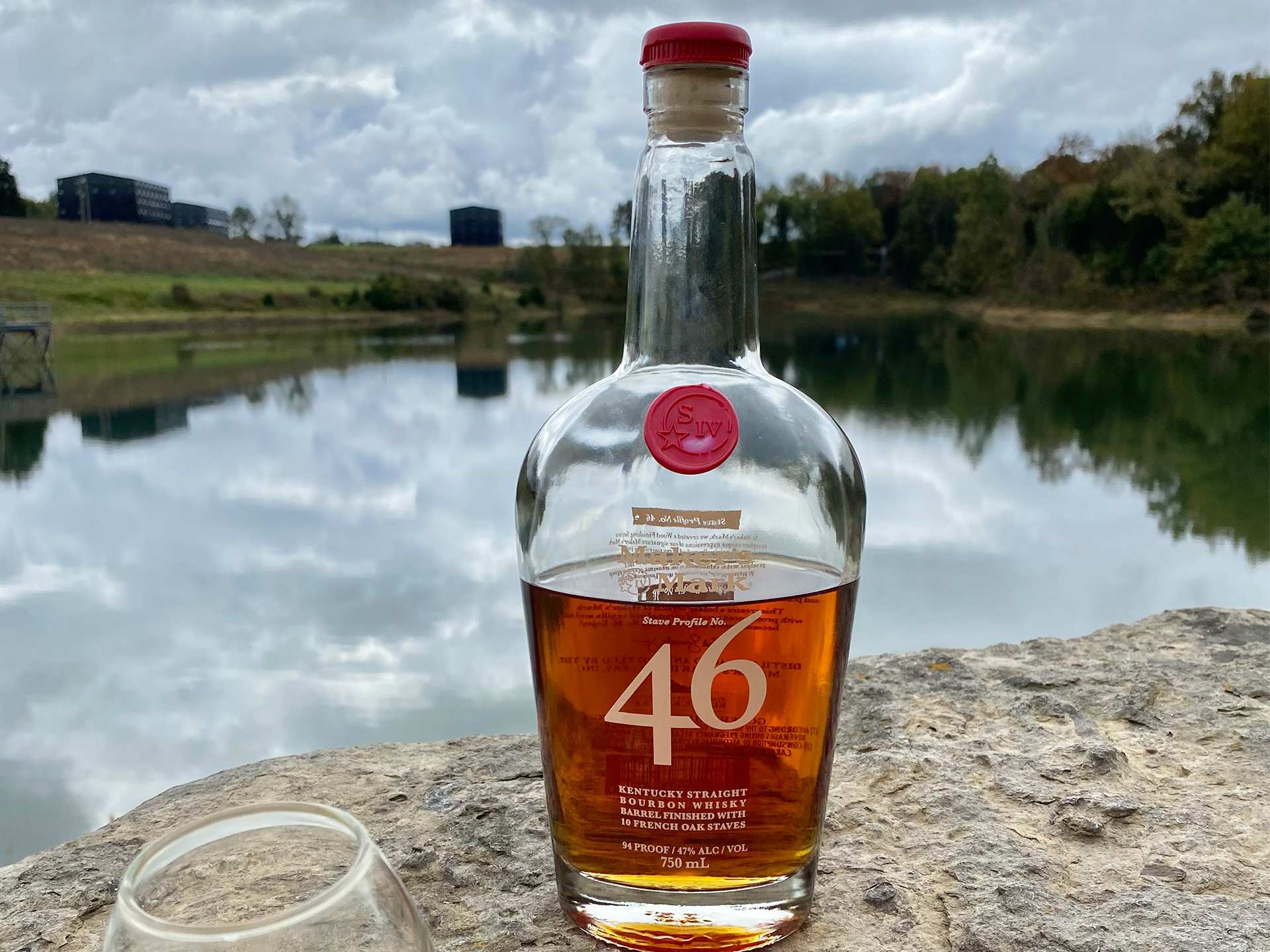 Louisville Kentucky Bourbon | Tasting Maker's Mark 46 by the water