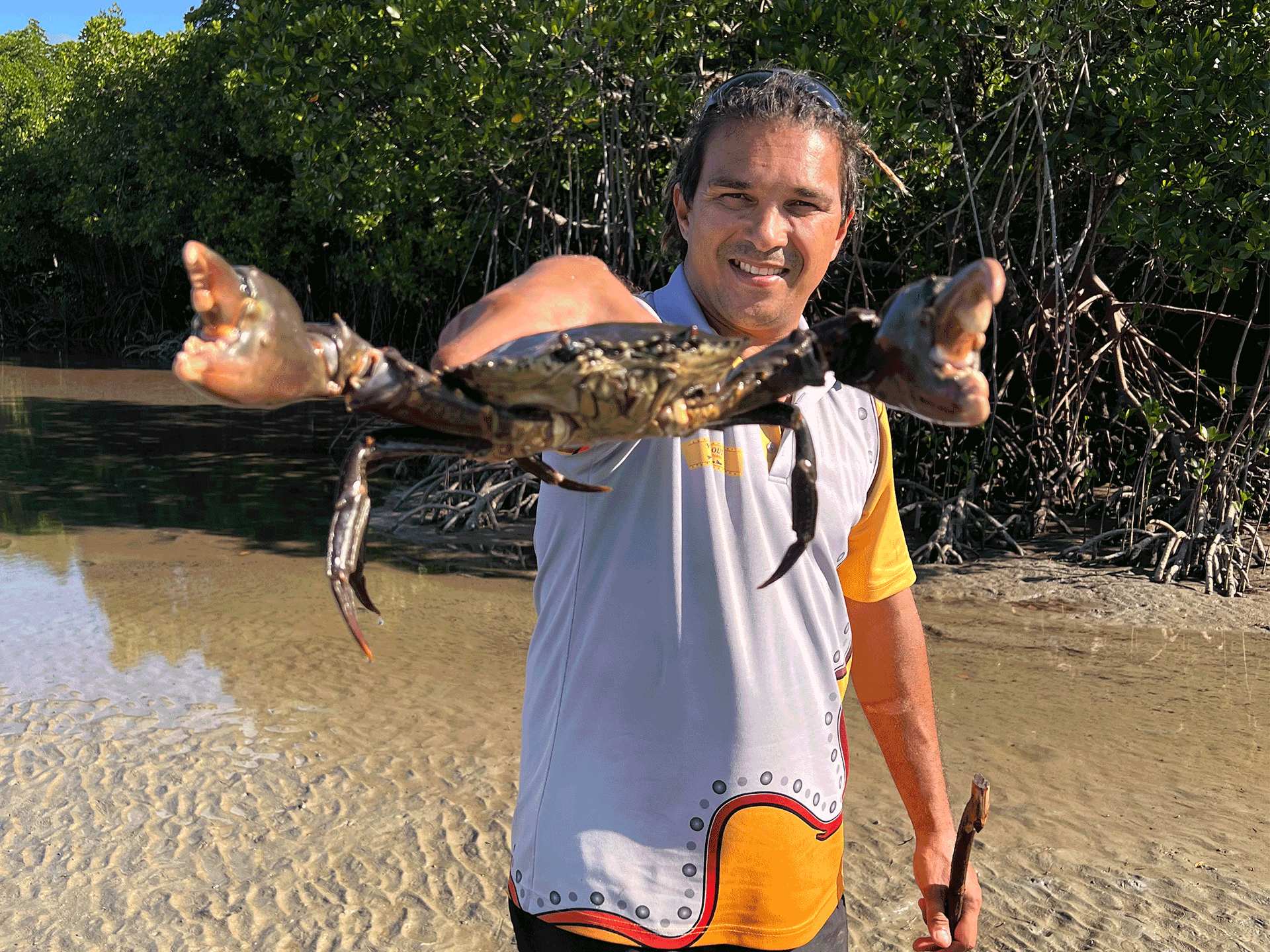 Indigenous experiences in Australia | Catching a crab at Walkabout Cultural Adventures