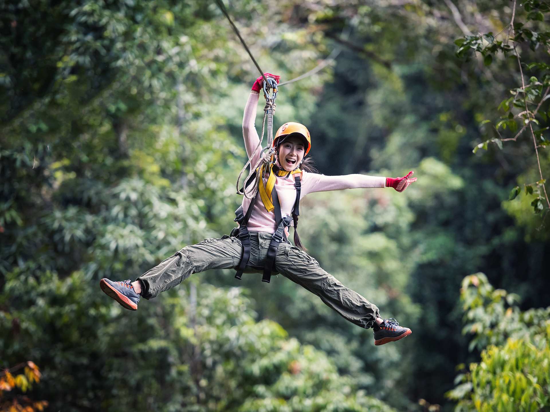 Toronto's Outdoor Adventure Show | Woman zipling with her arms and legs outstretched