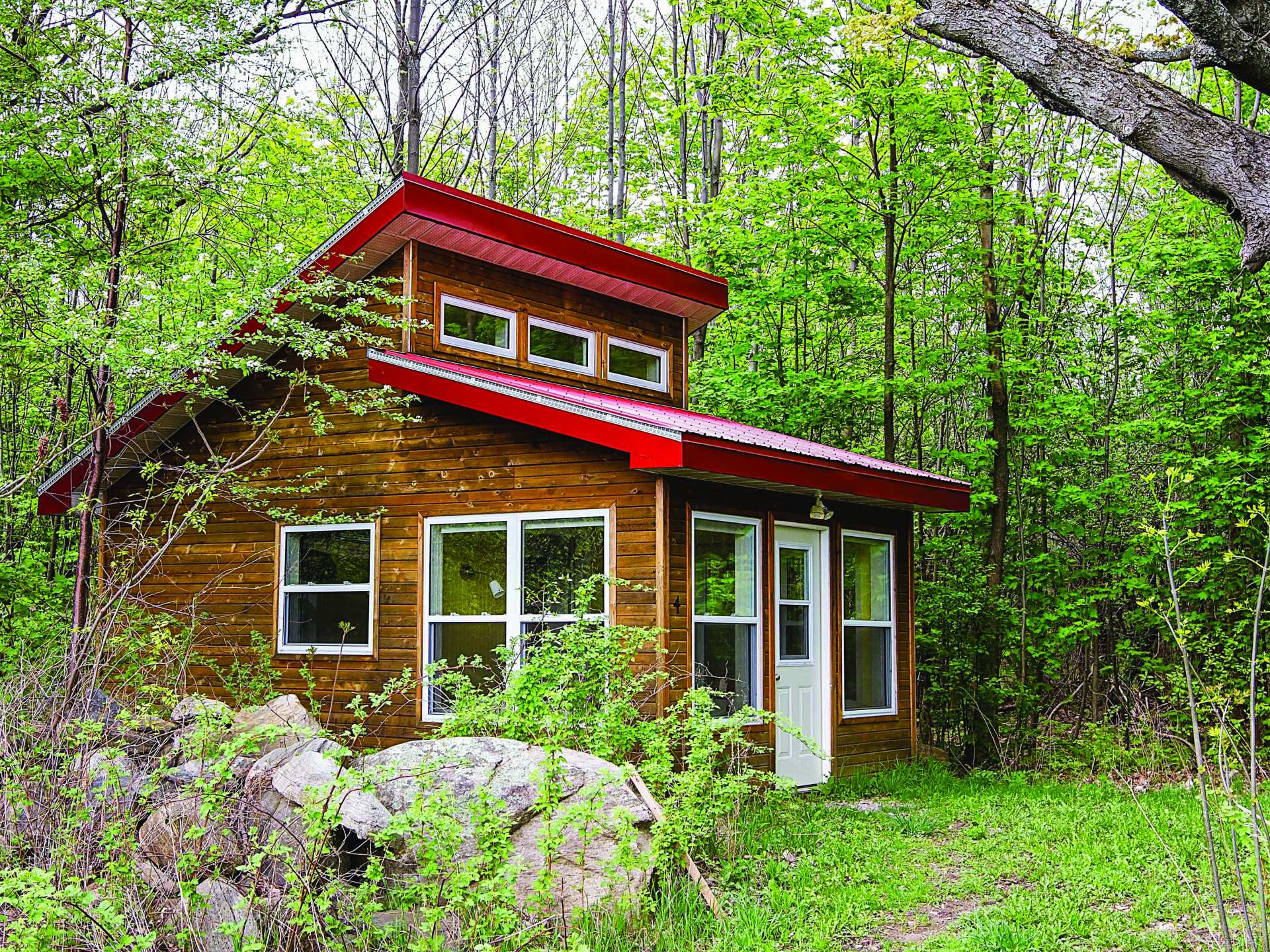 Best Ontario wellness retreats | Sugar Ridge Ontario wellness retreat cabin in the forest
