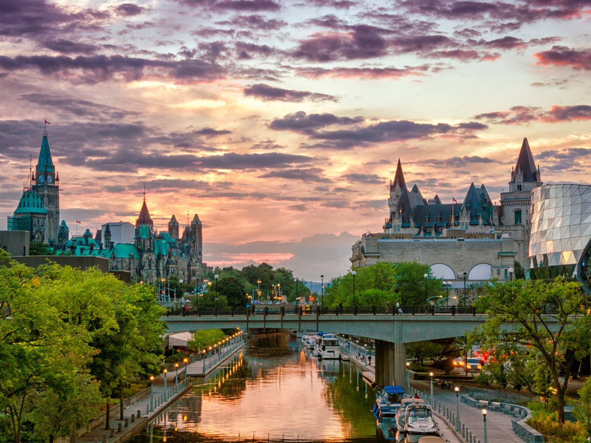 The Metcalfe hotel | A sunset in downtown Ottawa