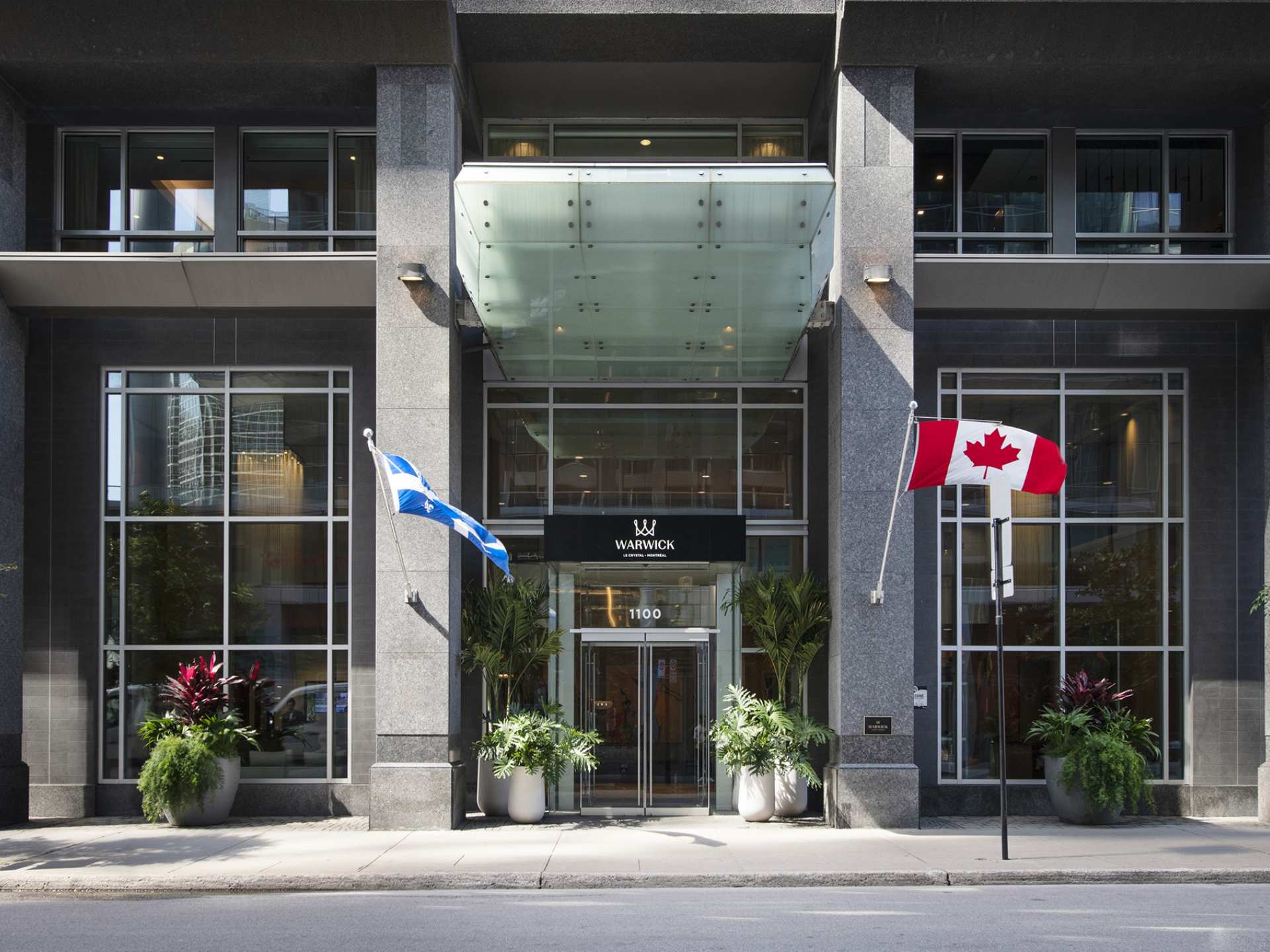 Downtown Montréal hotel | The exterior of Warwick Le Crystal Montréal