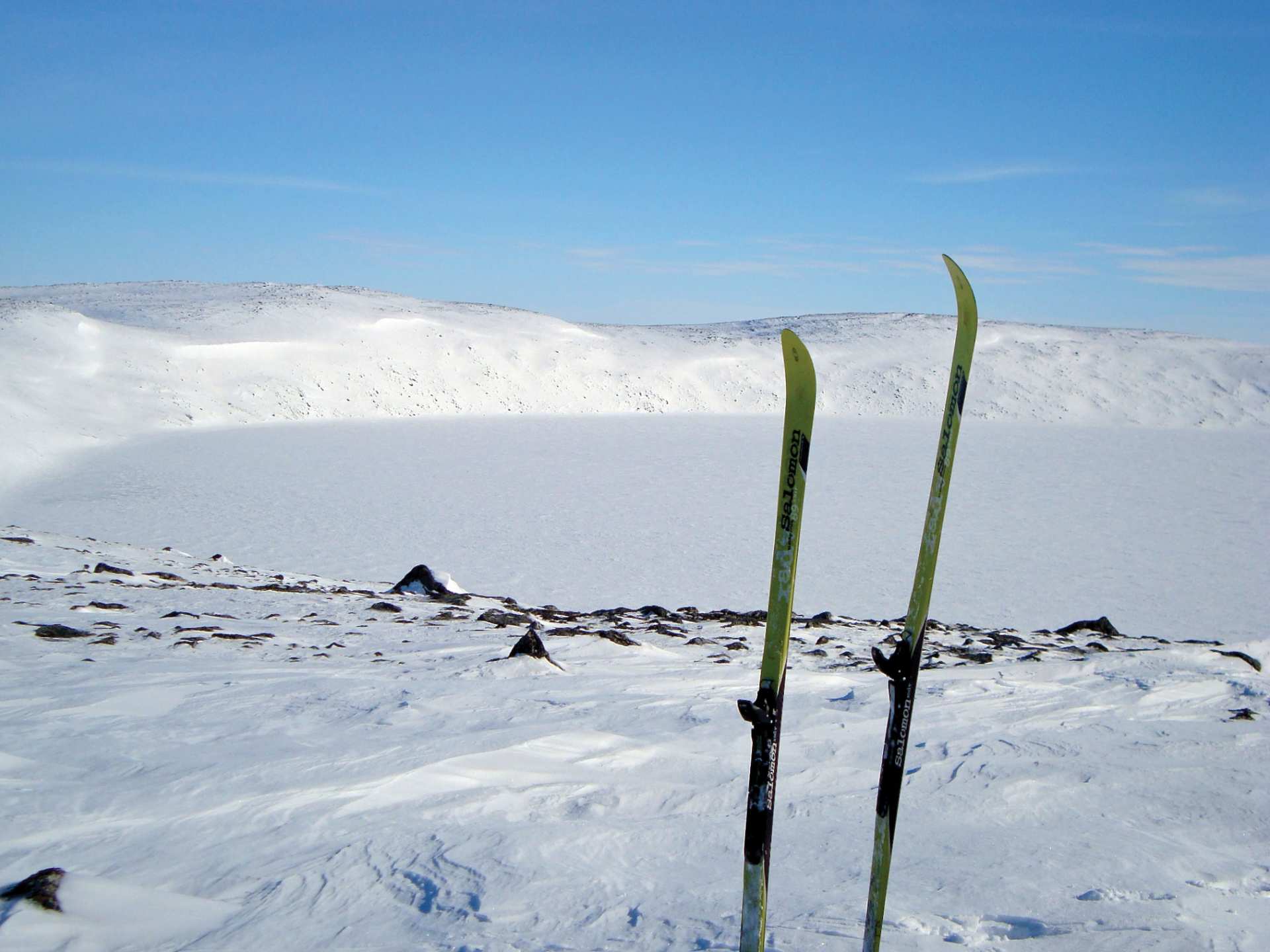 Nunavik | Two skis in front of Pingualuit Crater