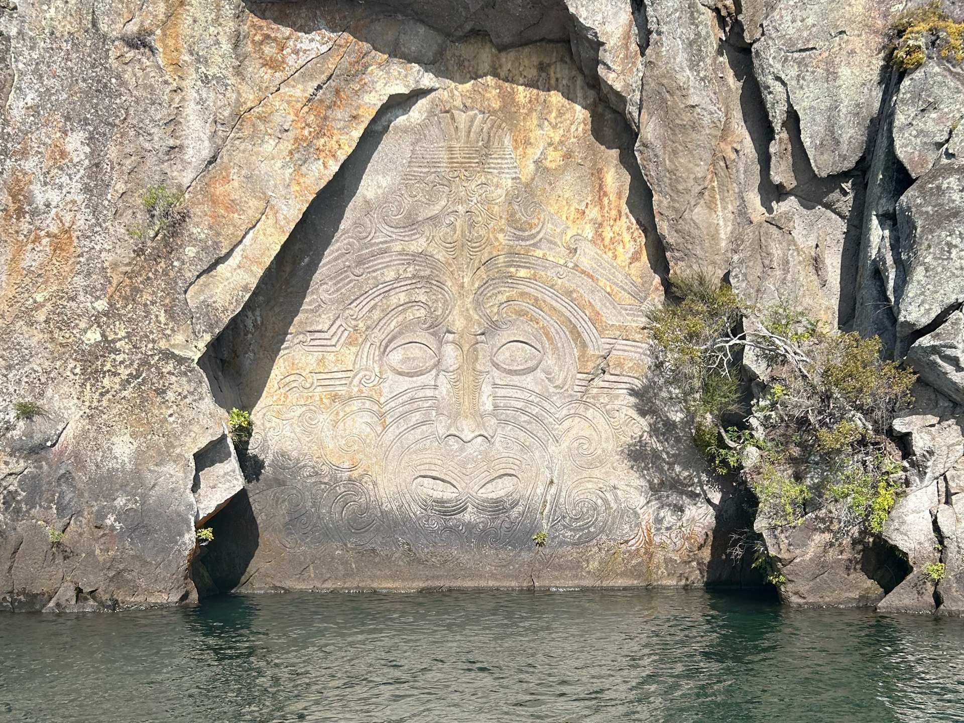 Maori rock carvings