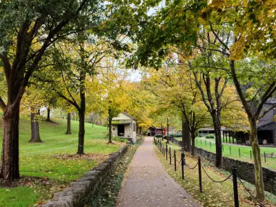 Louisville Kentucky Bourbon | Fall leaves at the Maker's Mark Distillery