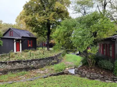 Louisville Kentucky Bourbon | Picturesque greens at Maker's Mark Distillery