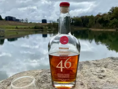 Louisville Kentucky Bourbon | Tasting Maker's Mark 46 by the water