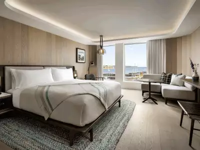 Muir Hotel Halifax | Water-facing suite