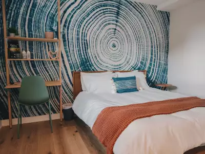 The best restaurants things to do in Collingwood | Single room at Penny's Motel