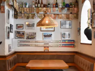The best restaurants things to do in Collingwood | Booth at The Alphorn