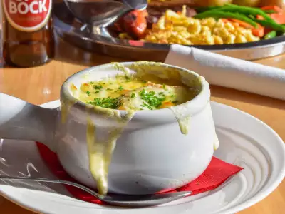 The best restaurants things to do in Collingwood | French onion soup at The Alphorn