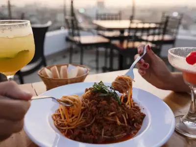 Cartagena, Colombia | Sharing spaghetti at Di Silvio Trattoria