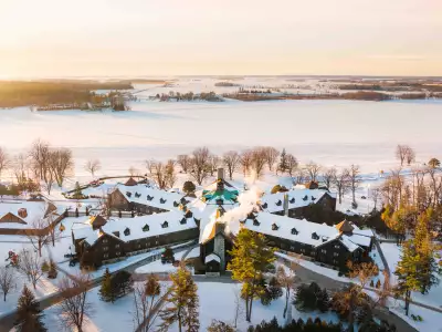 Fairmont Le Château Montebello | A bird's-eye view of the snowy exterior of Fairmont Le Château Montebello