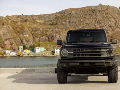 Newfoundland travel | A black jeep in Newfoundland and Labrador