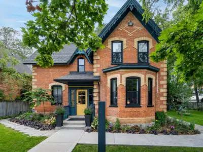 New Toronto hotels | The front view at Somewhere Inn Collingwood