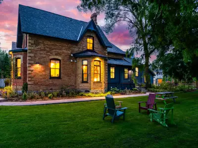 New Toronto hotels | The side view and lawn at Somewhere Inn Collingwood